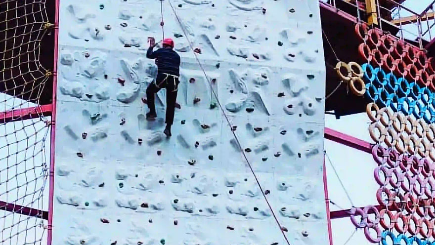 Wall Rappelling, Rishikesh