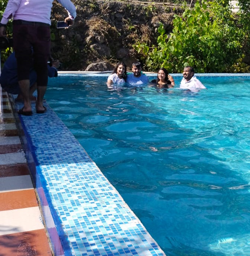 Live In Cottages